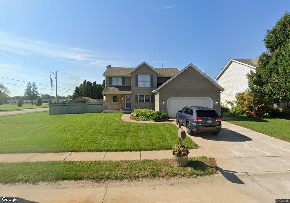 2305 W 61st St, Davenport, IA 52806 - photo 1