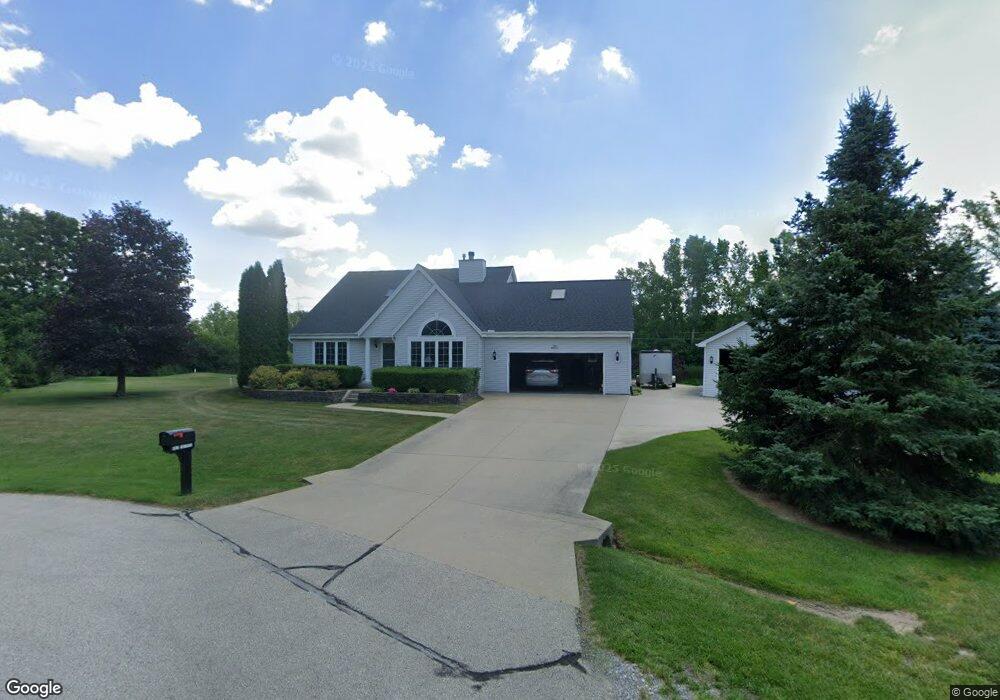 N50W27623 N Courtland Cir, Pewaukee, WI 53072 - photo 1