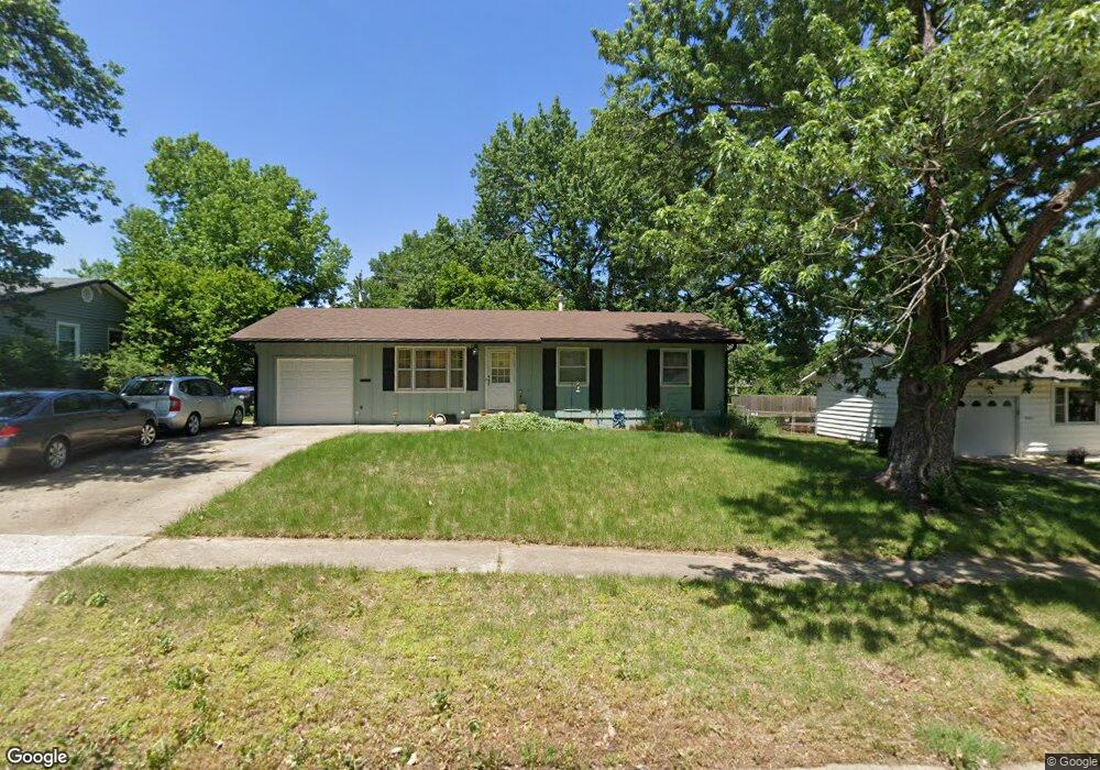 3320 SW 30th St, Topeka, KS 66614 - photo 1