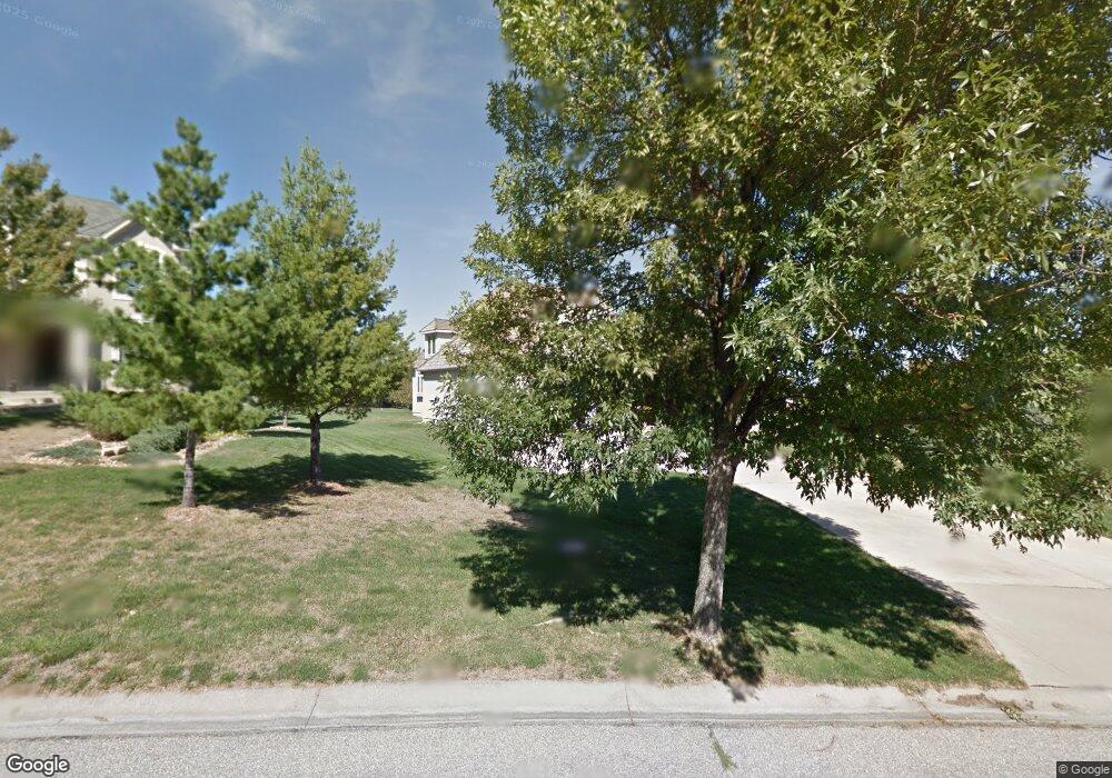 9421 Pine St, Lenexa, KS 66220 - photo 1