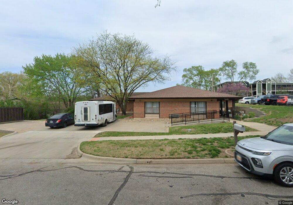 4316 SW Drury Ln, Topeka, KS 66604 - photo 1