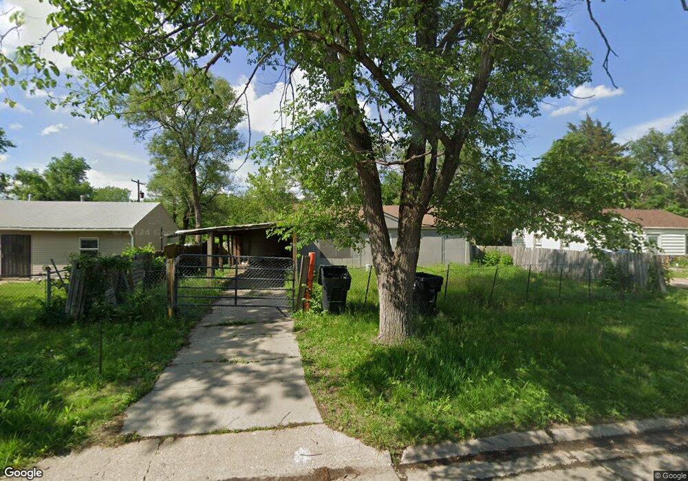 500 SE Pinecrest Dr, Topeka, KS 66605 - photo 1