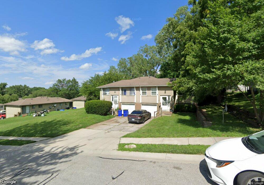 5207 Farley Ct, Shawnee, KS 66203 - photo 1