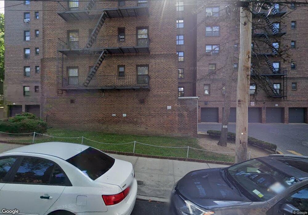 62-19 53 Ave unit Ugl, Maspeth, NY 11378 - photo 1