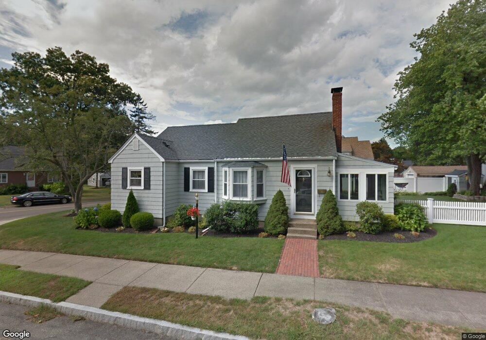 4 Wilson Ave, Wakefield, MA 01880 - photo 1