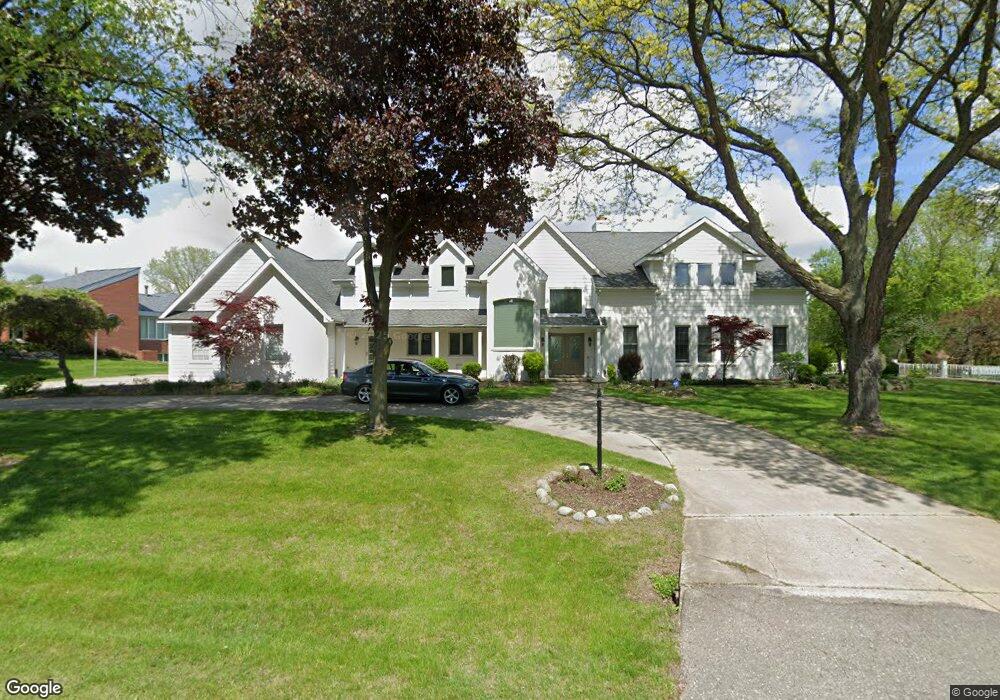 3381 Chickering Ln, Bloomfield Hills, MI 48302 - photo 1