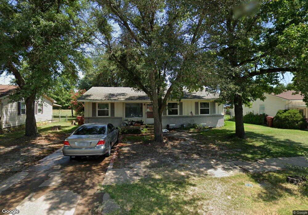 105 E Cunningham St, Bonham, TX 75418 - photo 1