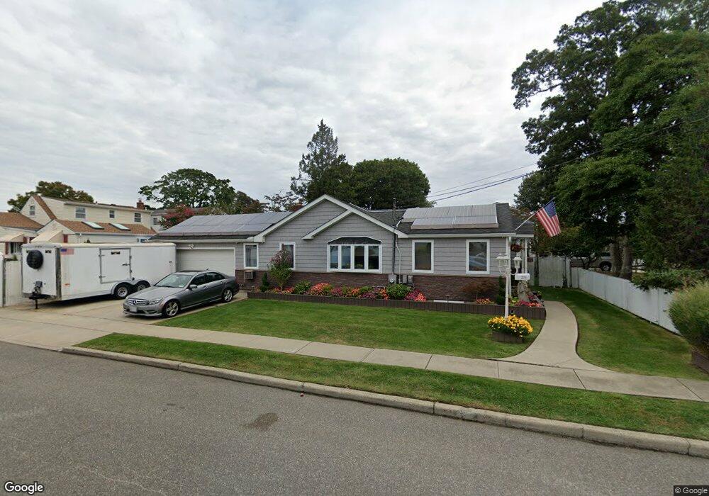 216 Albany Ave, Lindenhurst, NY 11757 - photo 1