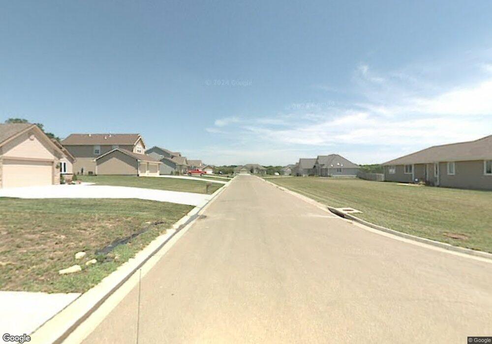 000 SE 39th Terrace, Topeka, KS 66609 - photo 1