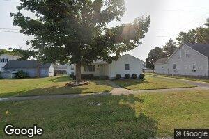 614 4th St, Carrollton, IL 62016