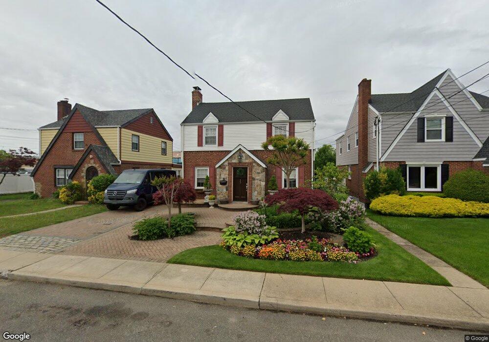 17 Greenway S, West Hempstead, NY 11552 - photo 1