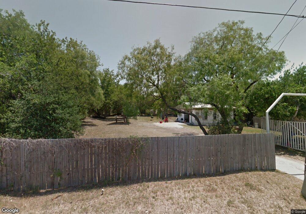 805 W Huntington St, Beeville, TX 78102 - photo 1