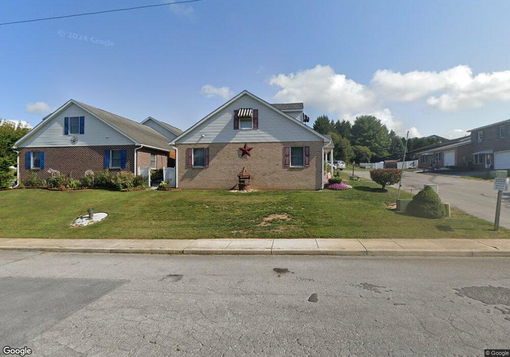 609 W 3rd St, Waynesboro, PA 17268 - photo 1