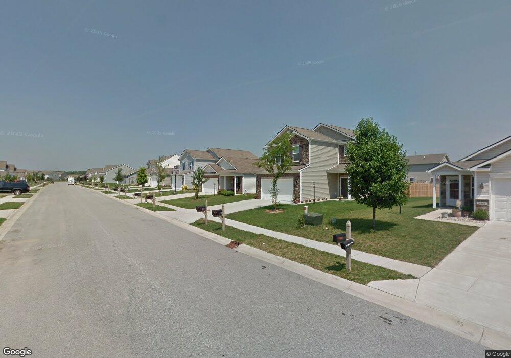 2392 Middle View Dr, Columbus, IN 47201 - photo 1