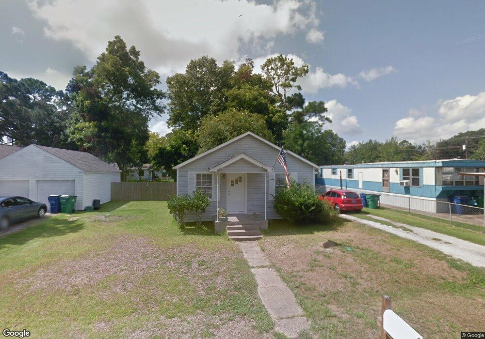 1109 W Snyder St, Alvin, TX 77511 - photo 1