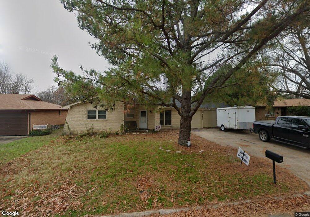 725 Oakwood Ave, Hurst, TX 76053 - photo 1
