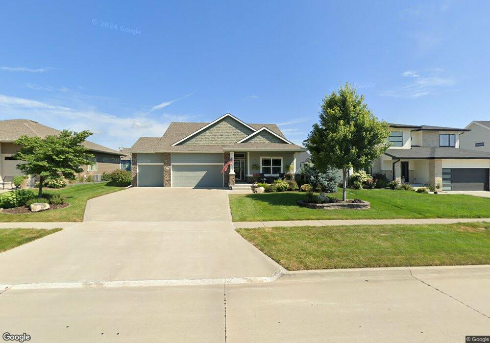 9125 Abram Dr, West Des Moines, IA 50266 - photo 1