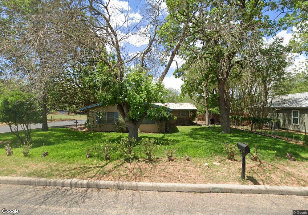 501 W Burbank St, Fredericksburg, TX 78624 - photo 1