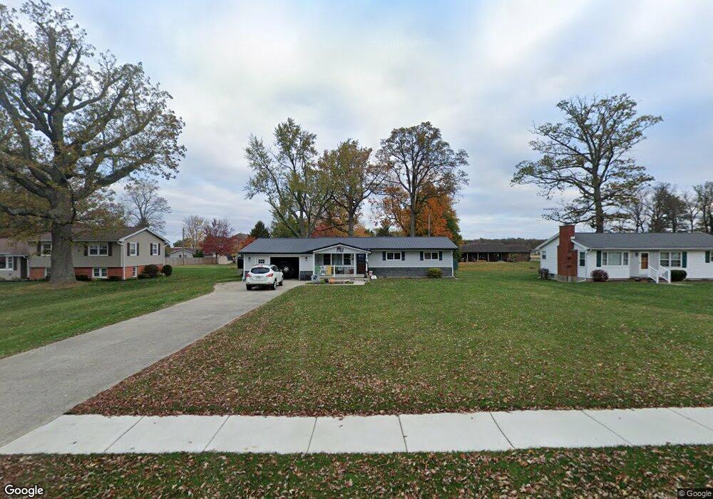 404 Woodlawn Dr, Wapakoneta, OH 45895 - photo 1