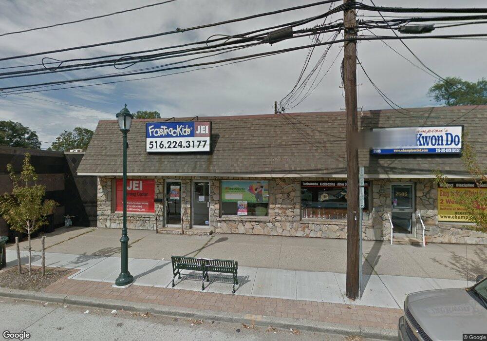 2581 Merrick Rd, Bellmore, NY 11710 - photo 1