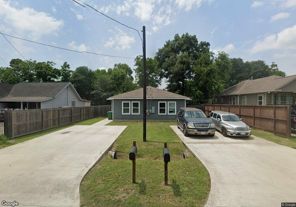 984 South Ln, Houston, TX 77088 - photo 1