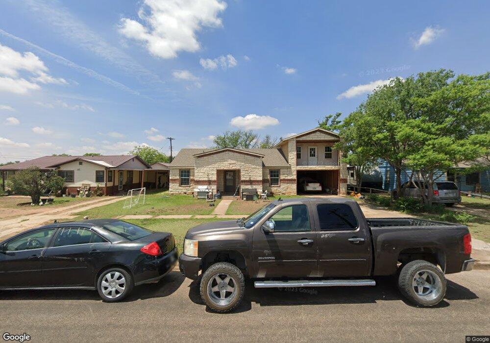 203 Yonkers St, Plainview, TX 79072 - photo 1