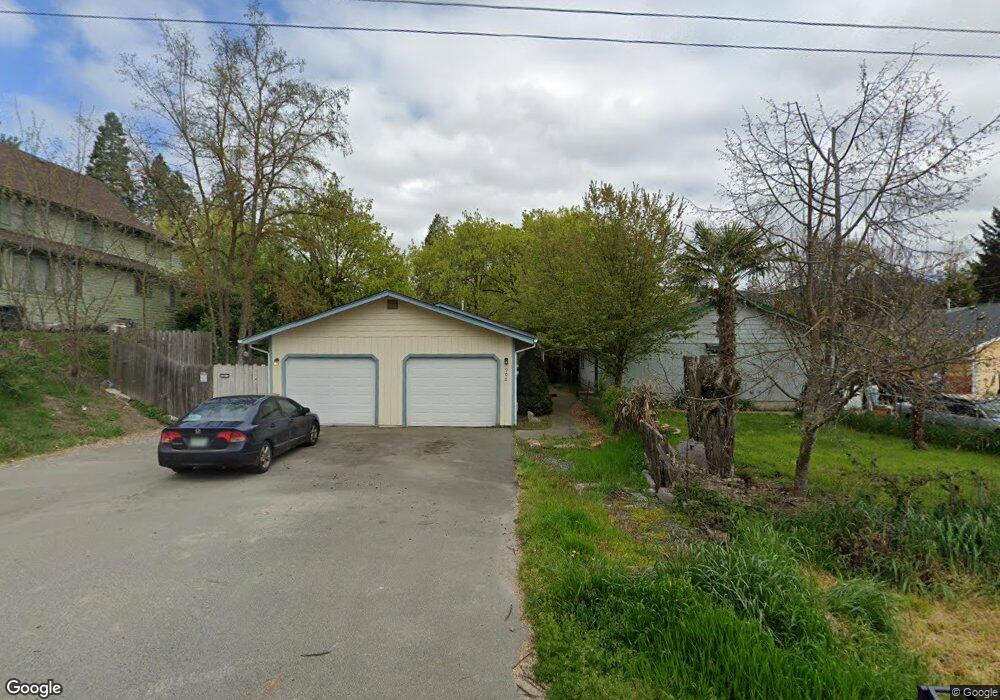 908 NW E St, Grants Pass, OR 97526 - photo 1