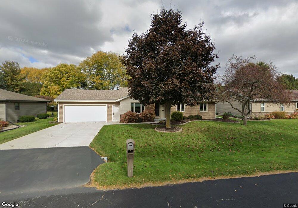 2534 W Sunnyview Cir, Appleton, WI 54914 - photo 1