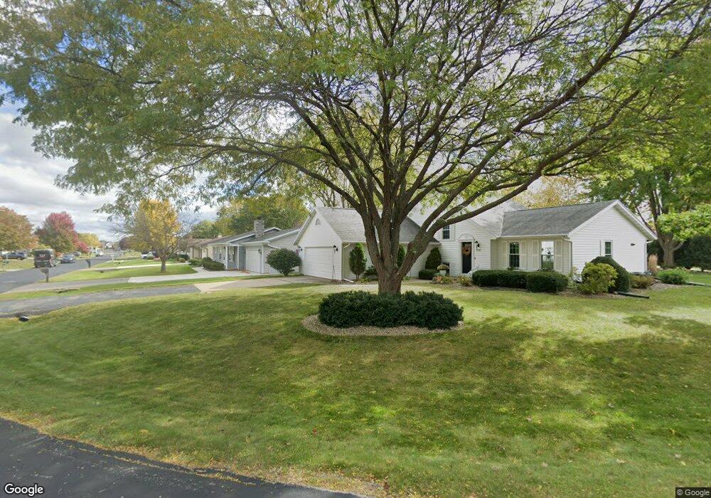 2641 W Sunnyview Cir, Appleton, WI 54914 - photo 1