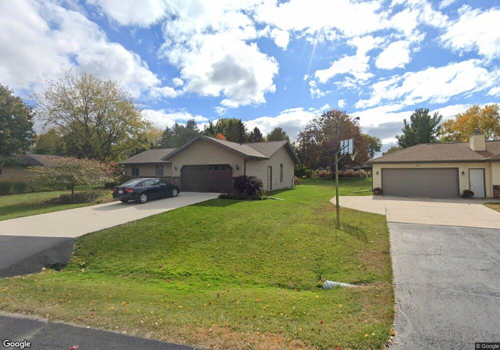 2621 W Sunnyview Cir, Appleton, WI 54914 - photo 1