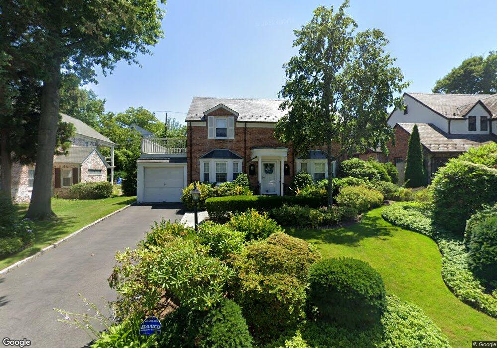 22 Groton Ln, Manhasset, NY 11030 - photo 1