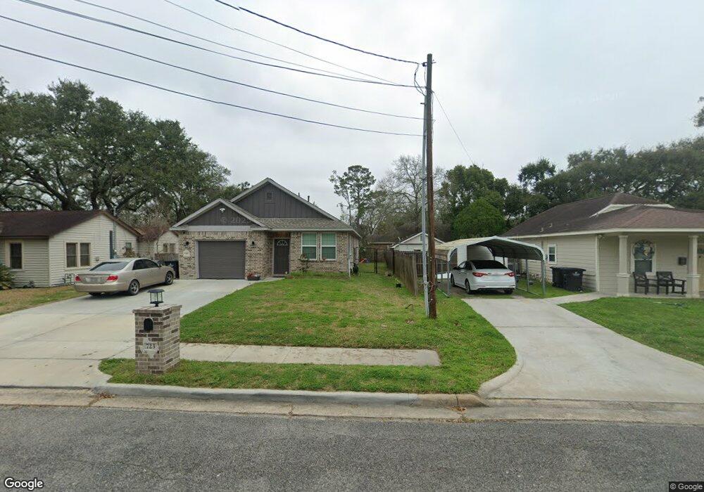 723 Clark St, Alvin, TX 77511 - photo 1
