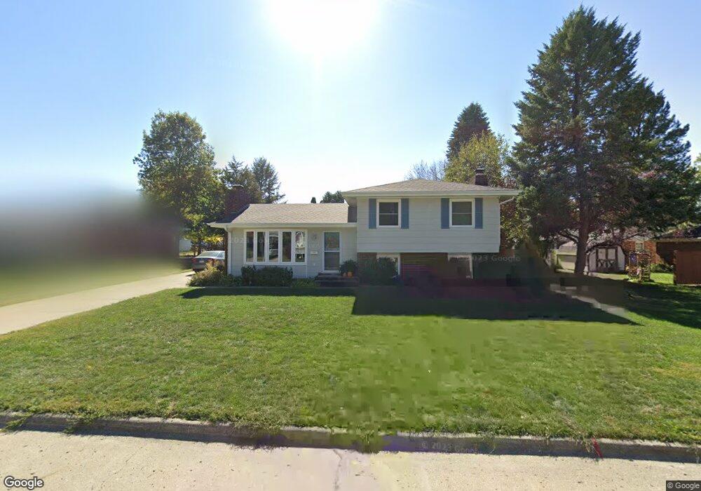 1305 S 12th Ave E, Newton, IA 50208 - photo 1