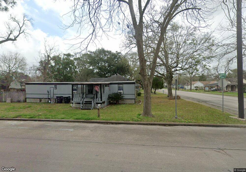 301 S Hood St, Alvin, TX 77511 - photo 1