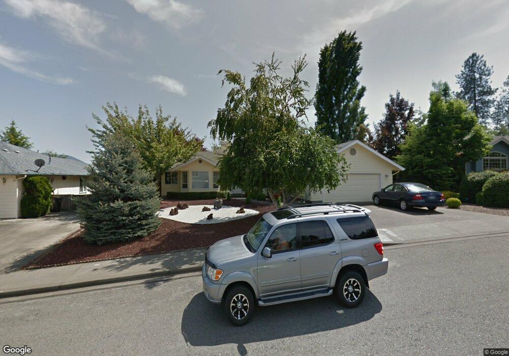 915 NW Regent Dr, Grants Pass, OR 97526 - photo 1