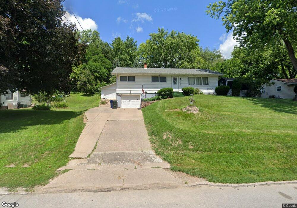 641 Waverly Rd, Davenport, IA 52804 - photo 1