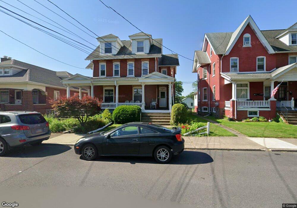 706 Juniper St, Quakertown, PA 18951 - photo 1