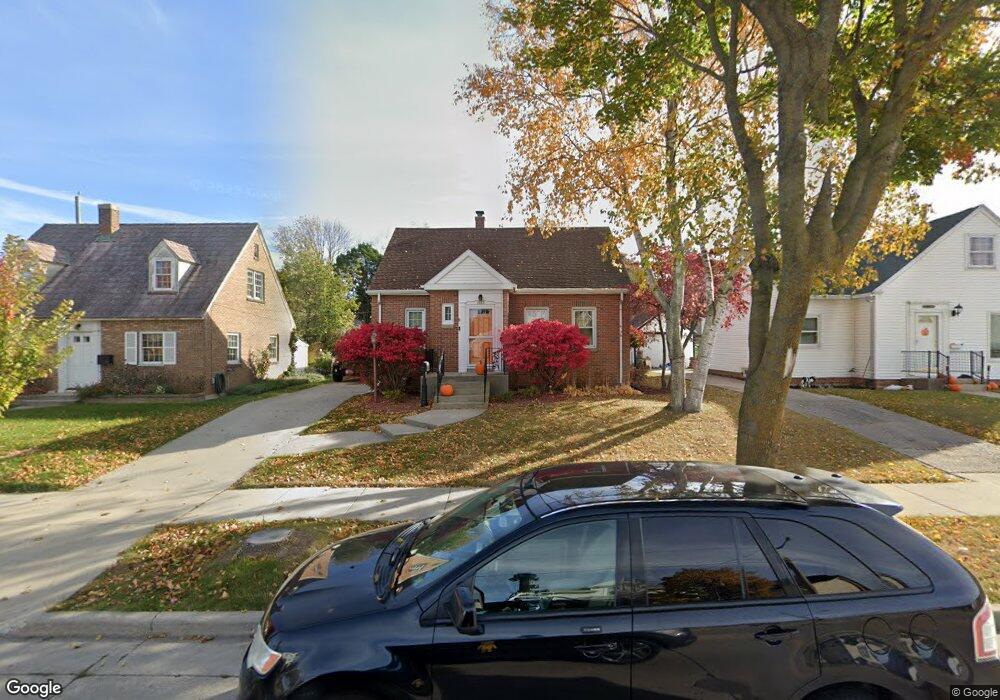 1017 N 11th St, Manitowoc, WI 54220 - photo 1