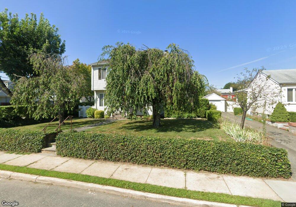 18 East Ave, Glen Cove, NY 11542 - photo 1