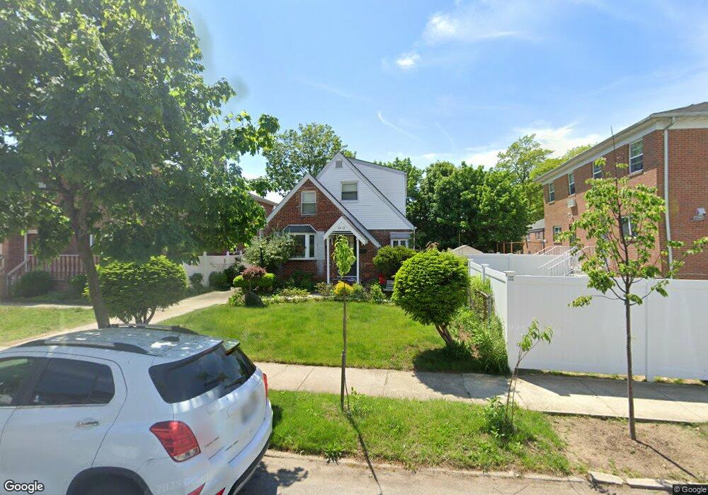 6012 255th St, Little Neck, NY 11362 - photo 1