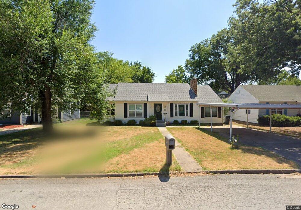 305 E 10th St, Claremore, OK 74017 - photo 1