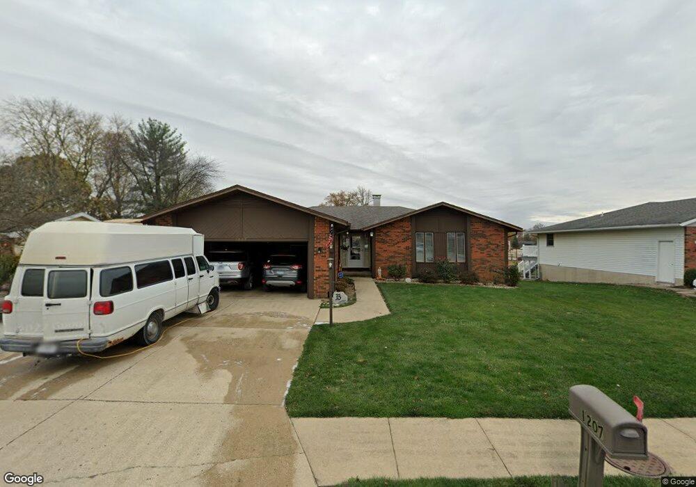 1207 W Temple Ave, Effingham, IL 62401 - photo 1