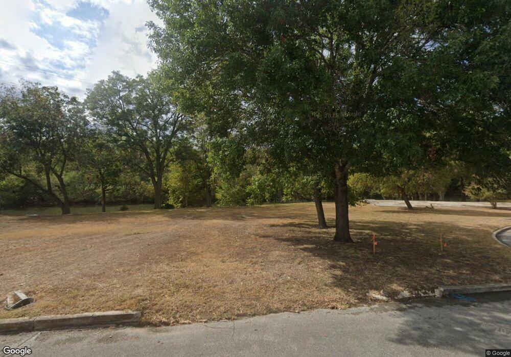 1118 Hillcrest Dr, New Braunfels, TX 78130 - photo 1