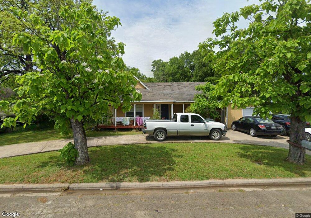 119 W Cloud St, Gainesville, TX 76240 - photo 1
