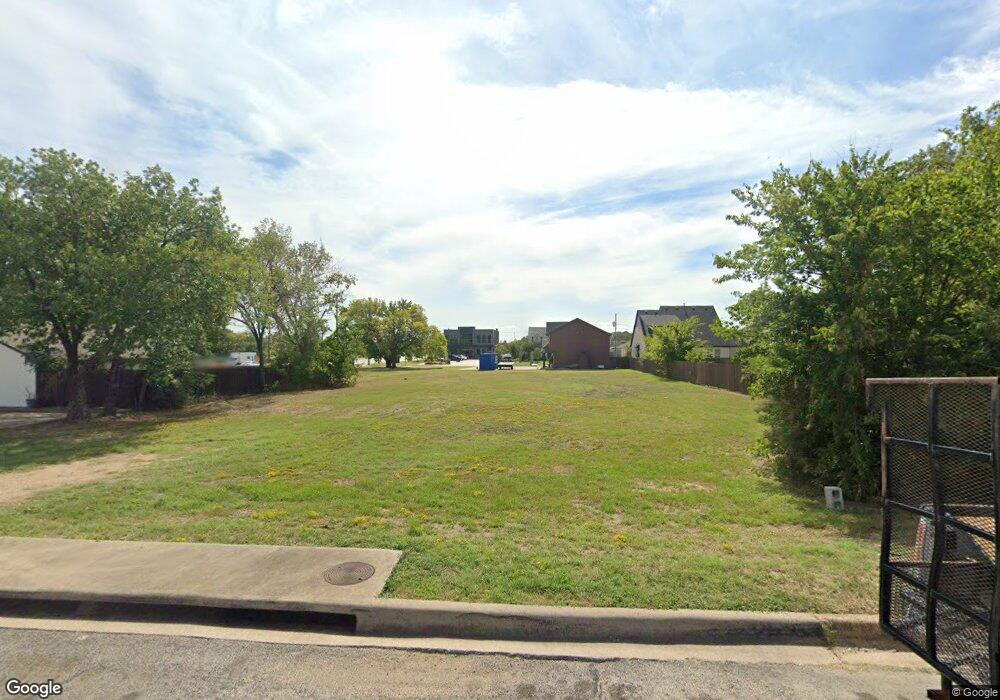 8316 Woods Ln, North Richland Hills, TX 76182 - photo 1