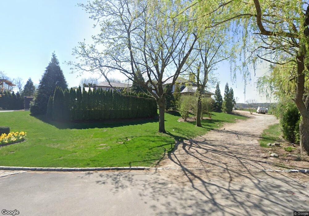 19 Half Moon Ln, Port Washington, NY 11050 - photo 1