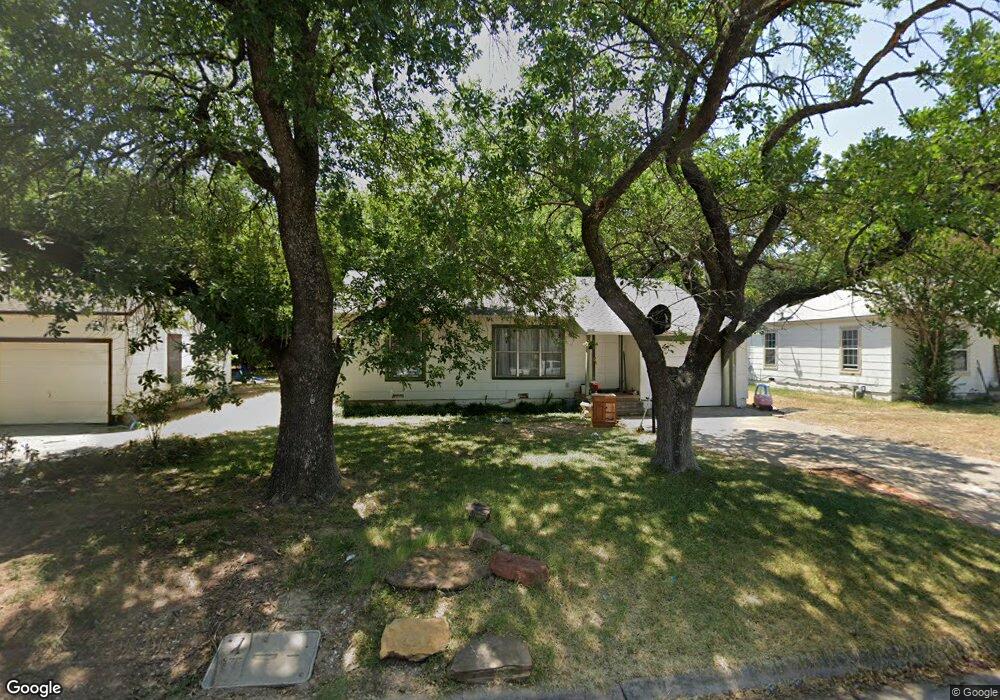 1807 Mill St, Gainesville, TX 76240 - photo 1