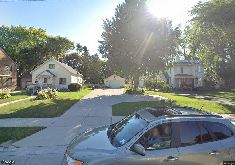 1017 N 18th St, Manitowoc, WI 54220 - photo 1