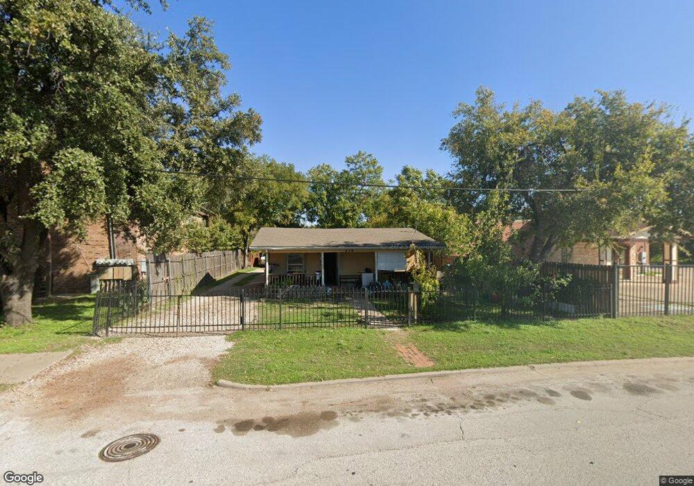 214 NE 10th St, Grand Prairie, TX 75050 - photo 1