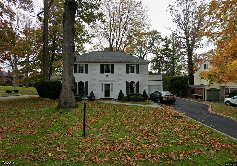 130 Andrew Rd, Manhasset, NY 11030 - photo 1
